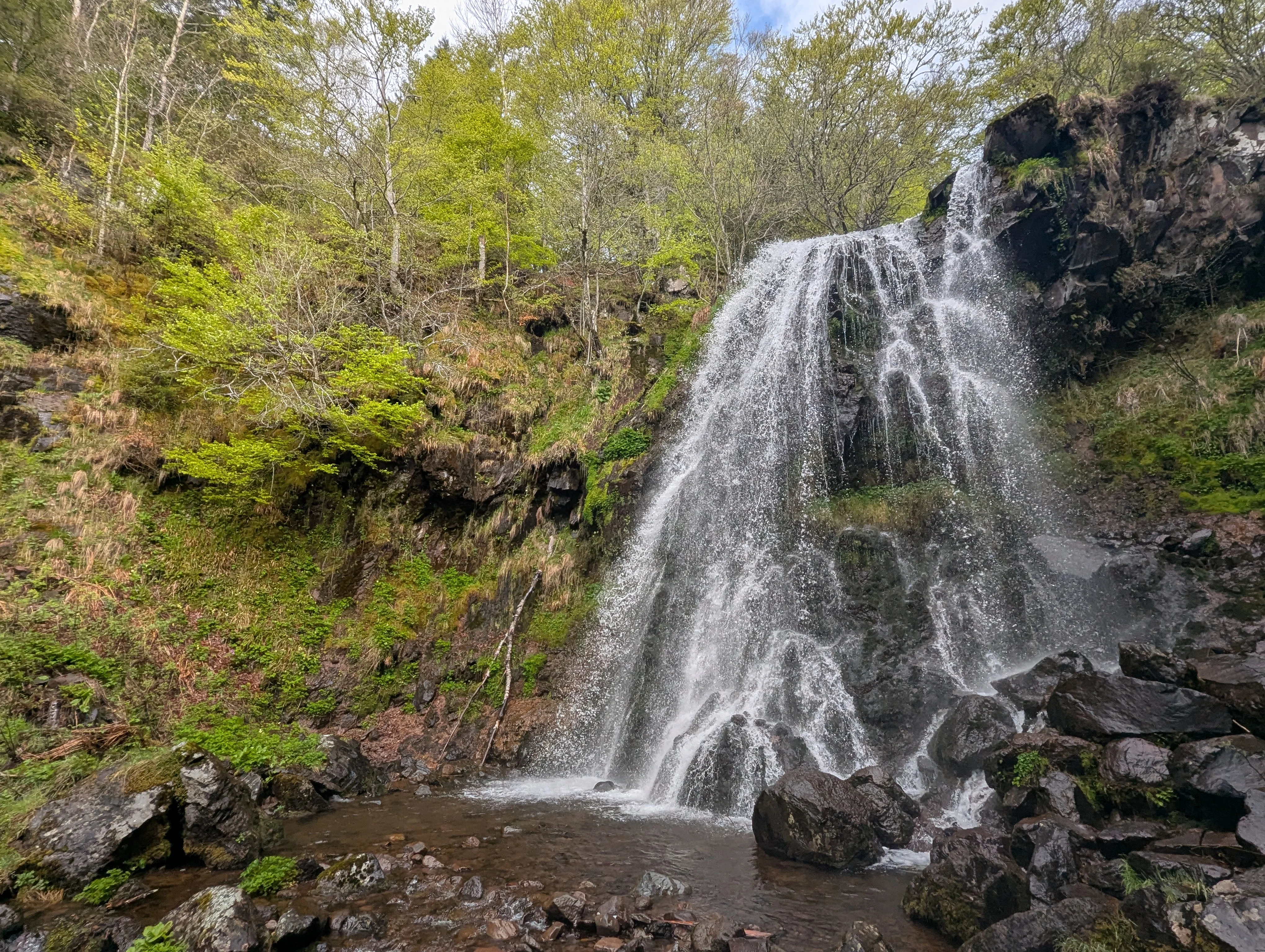 Paysage cévenol au printemps — l'ouverture truite, le plus beau jour de l'année