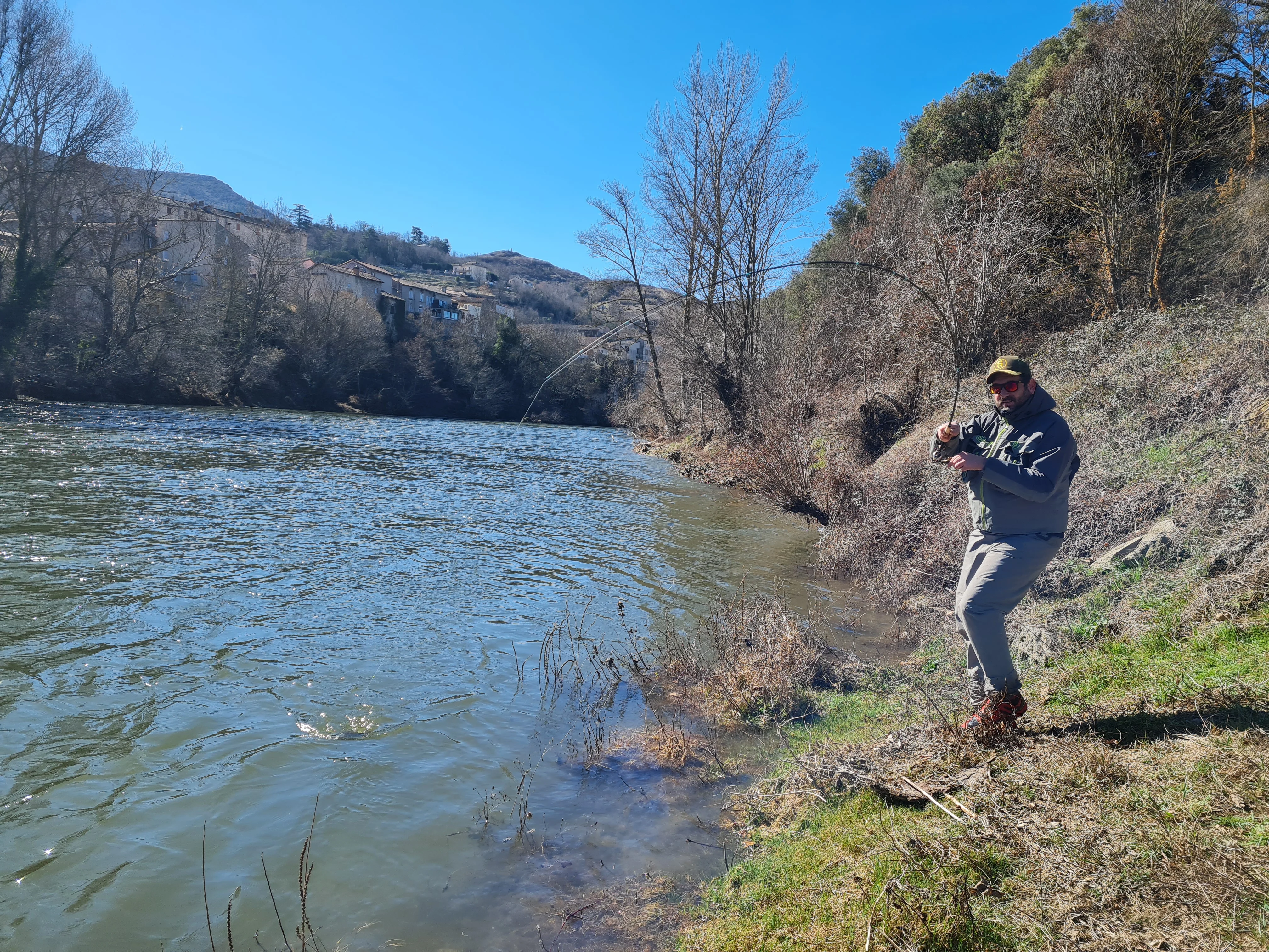 Rivière cévenole au printemps, période d'ouverture truite